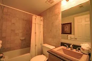 Jade East Condominiums 데스틴